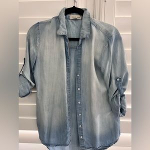 Cloth & Stone Chambray button up shirt size small